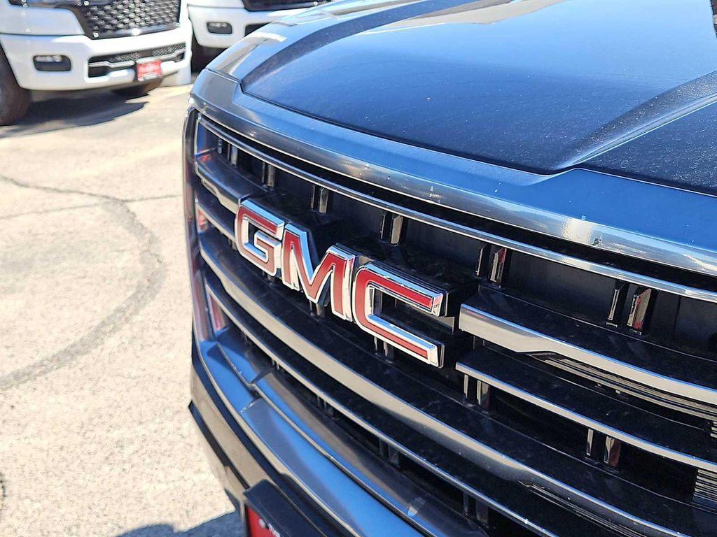 used 2022 GMC Yukon XL car, priced at $46,840
