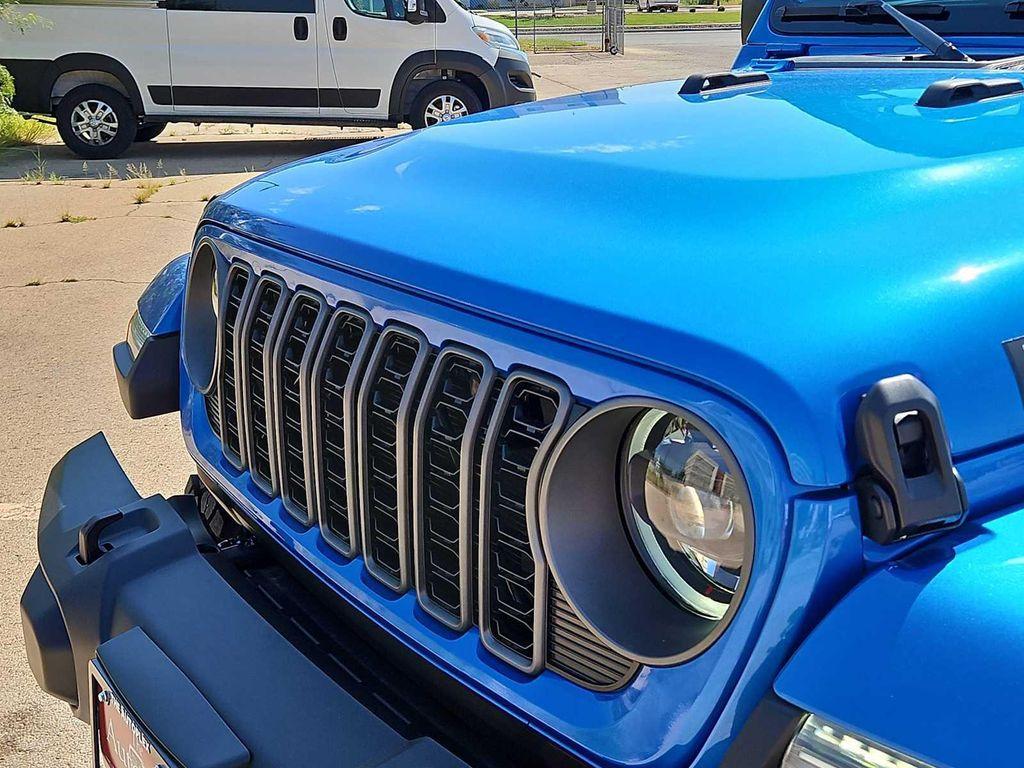 new 2025 Jeep Gladiator car, priced at $48,950