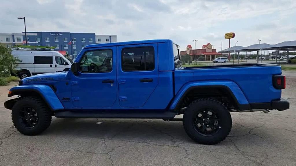 new 2025 Jeep Gladiator car, priced at $49,550