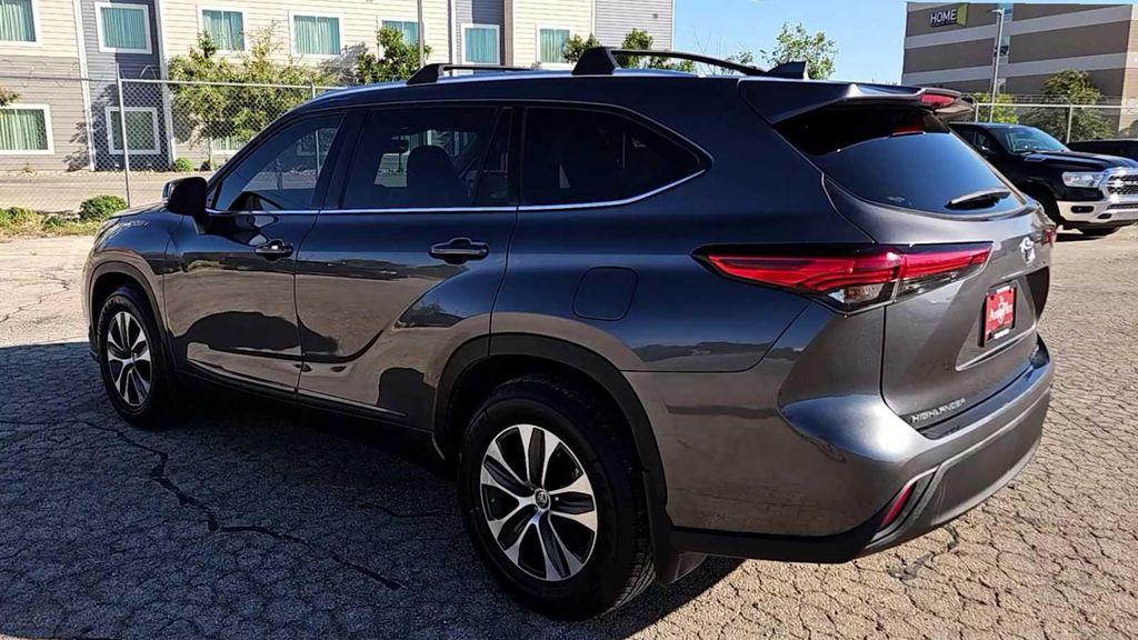 used 2022 Toyota Highlander car, priced at $33,854