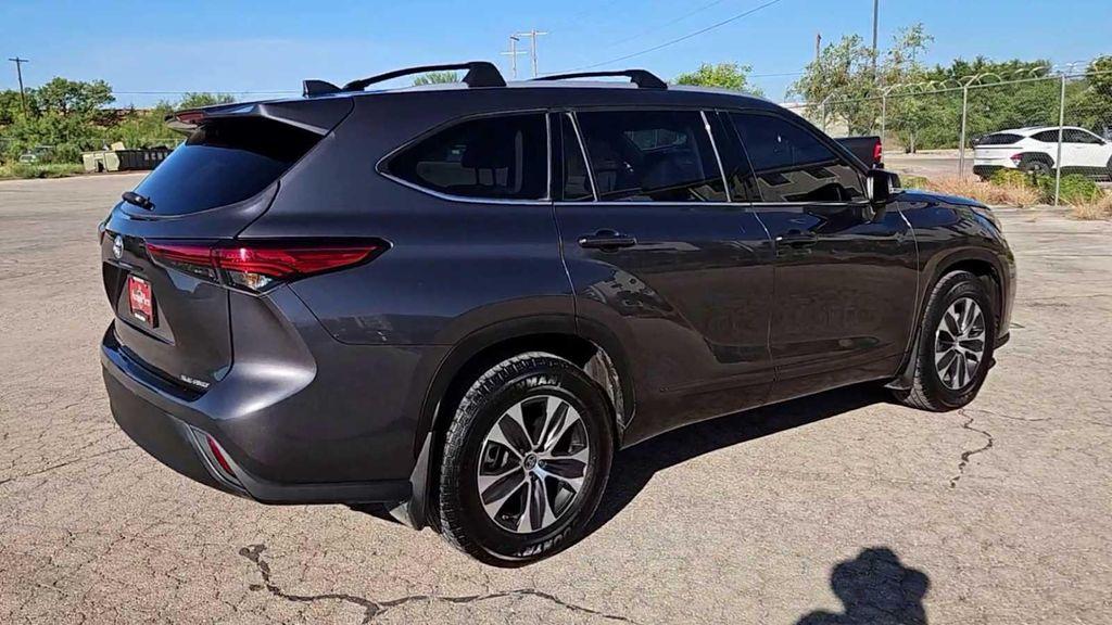 used 2022 Toyota Highlander car, priced at $33,854