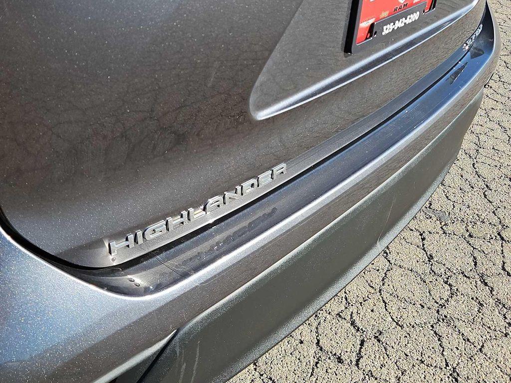 used 2022 Toyota Highlander car, priced at $33,854