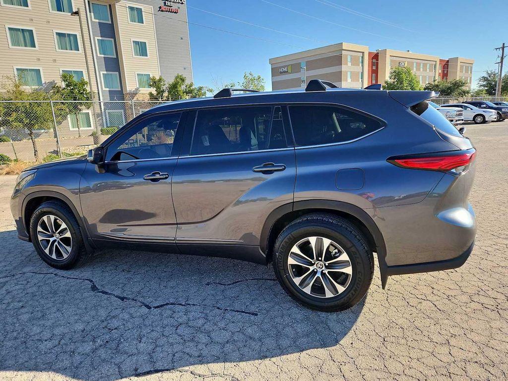 used 2022 Toyota Highlander car, priced at $33,854