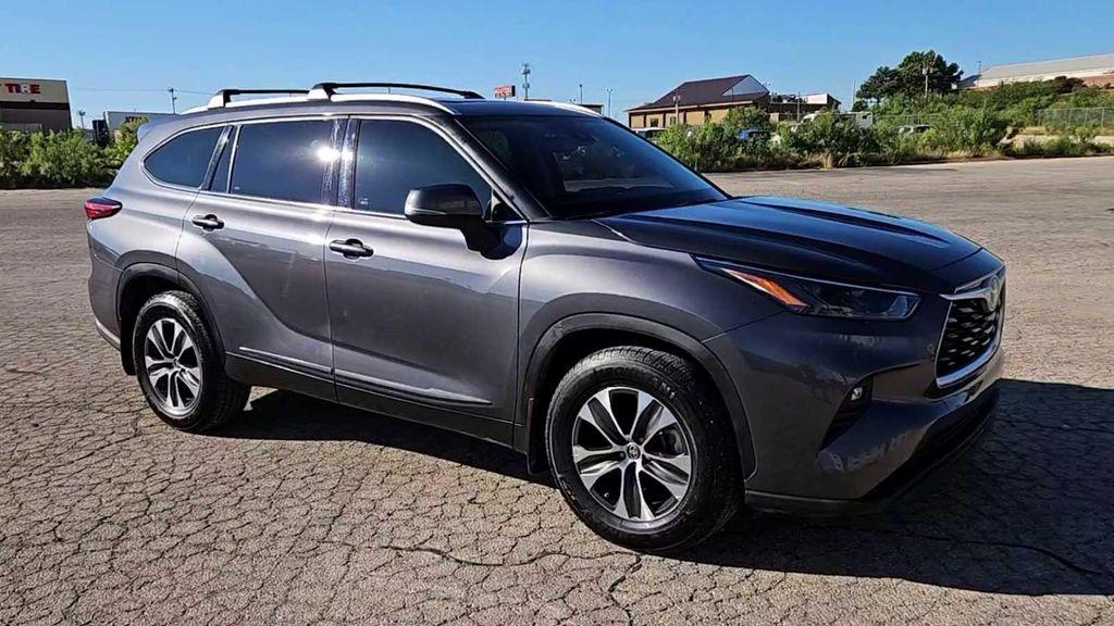 used 2022 Toyota Highlander car, priced at $33,854