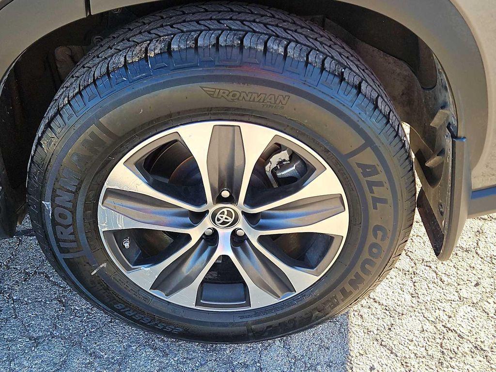 used 2022 Toyota Highlander car, priced at $33,854