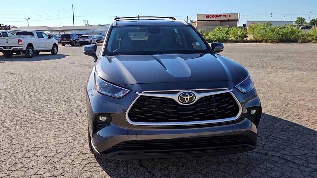 used 2022 Toyota Highlander car, priced at $33,854