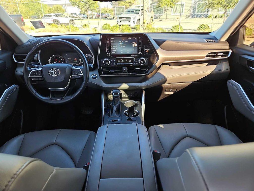 used 2022 Toyota Highlander car, priced at $33,854