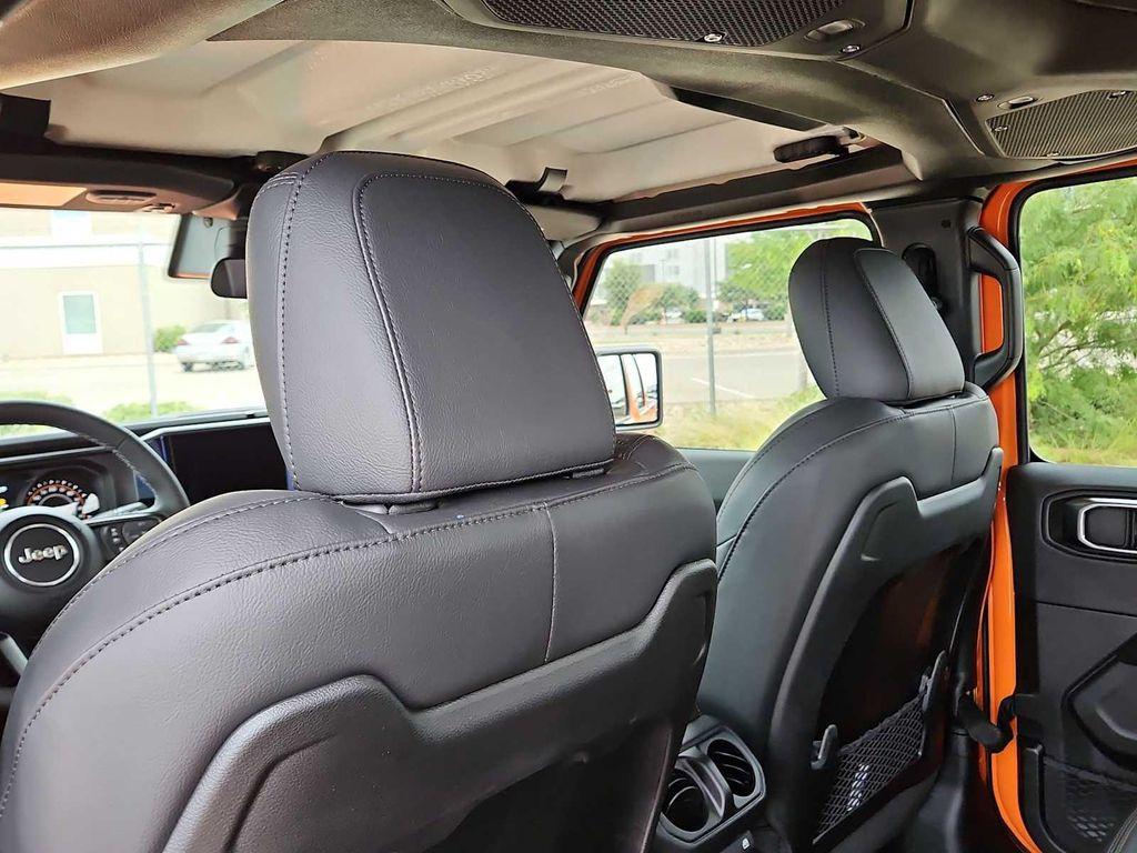 new 2025 Jeep Gladiator car, priced at $49,250