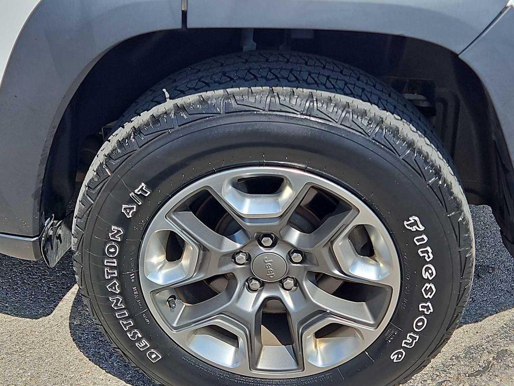 used 2019 Jeep Cherokee car, priced at $19,717