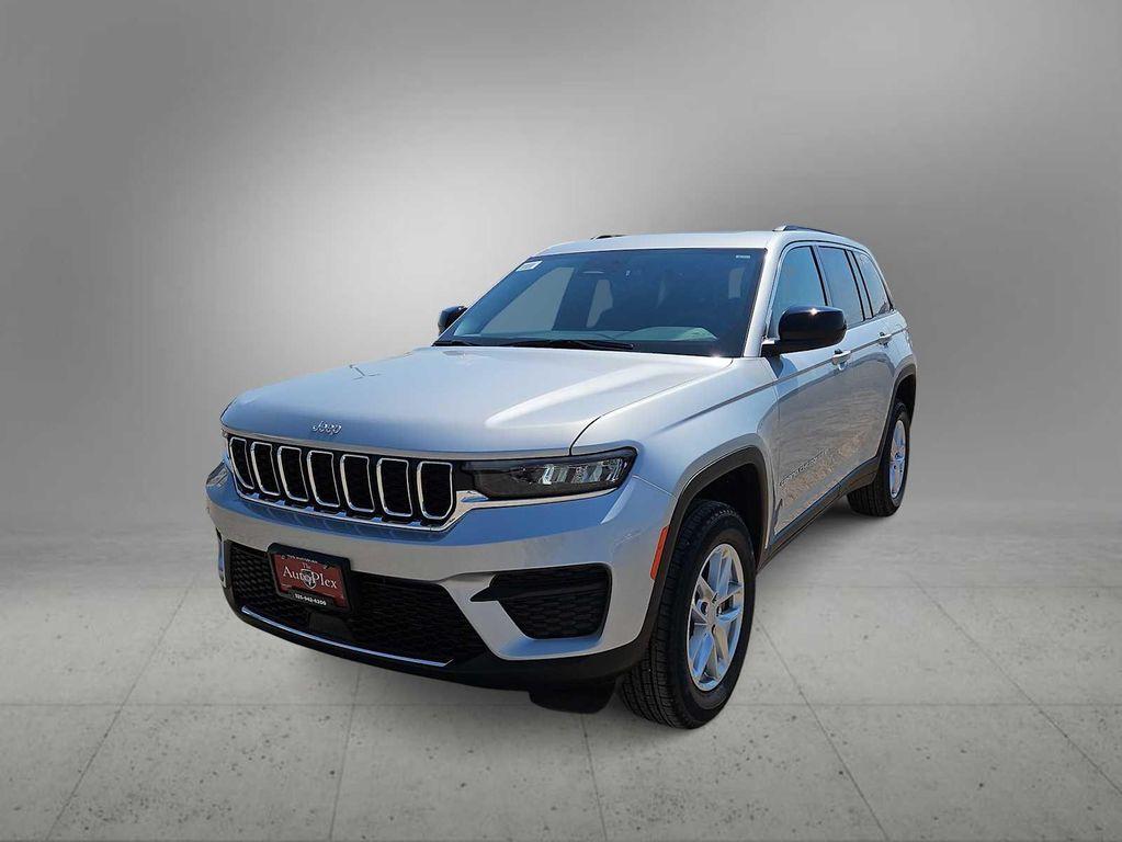 new 2025 Jeep Grand Cherokee car, priced at $40,670
