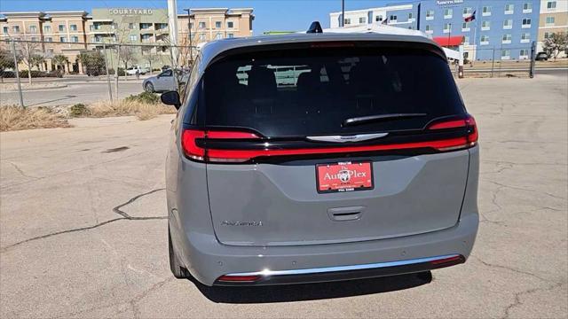 new 2025 Chrysler Pacifica car, priced at $44,640