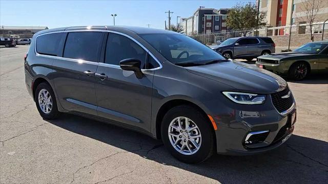 new 2025 Chrysler Pacifica car, priced at $44,640