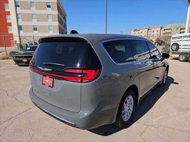 new 2025 Chrysler Pacifica car, priced at $44,640