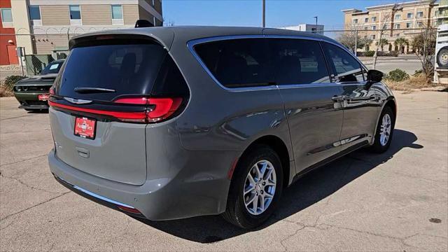 new 2025 Chrysler Pacifica car, priced at $44,640