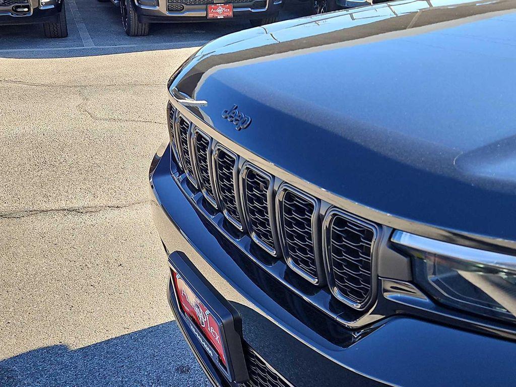 new 2025 Jeep Grand Cherokee car, priced at $45,910