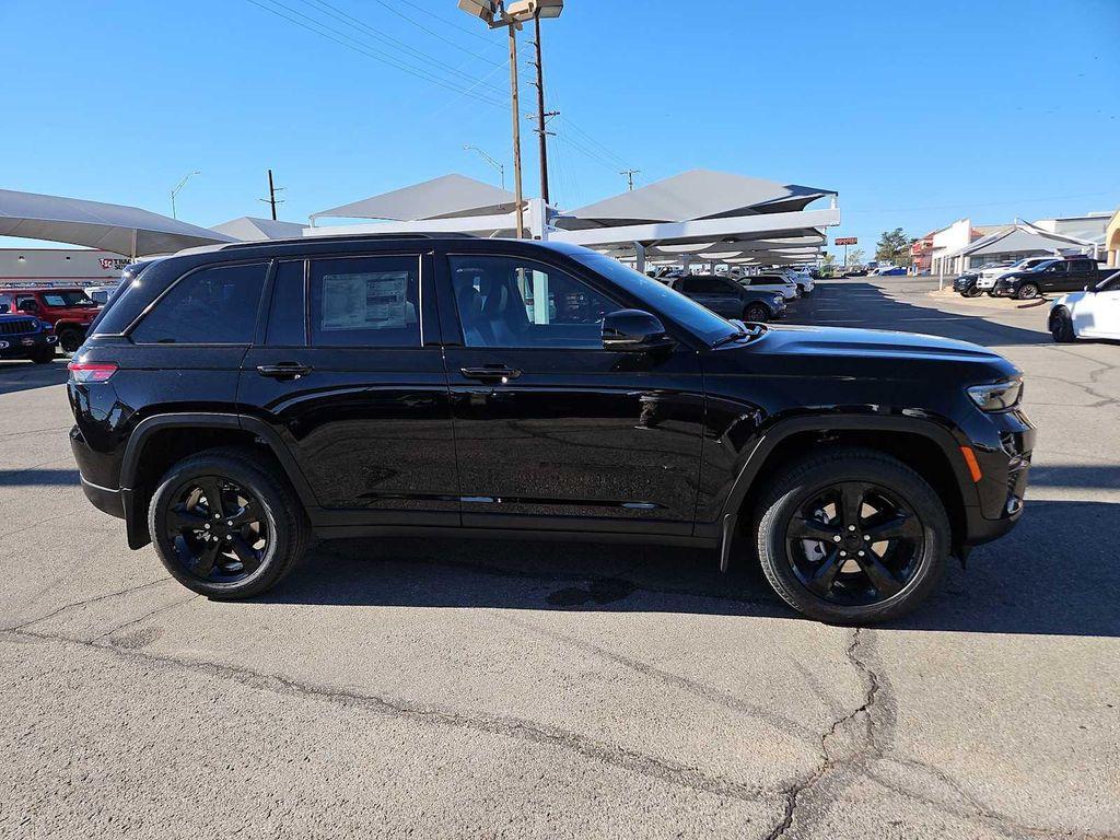 new 2025 Jeep Grand Cherokee car, priced at $45,910