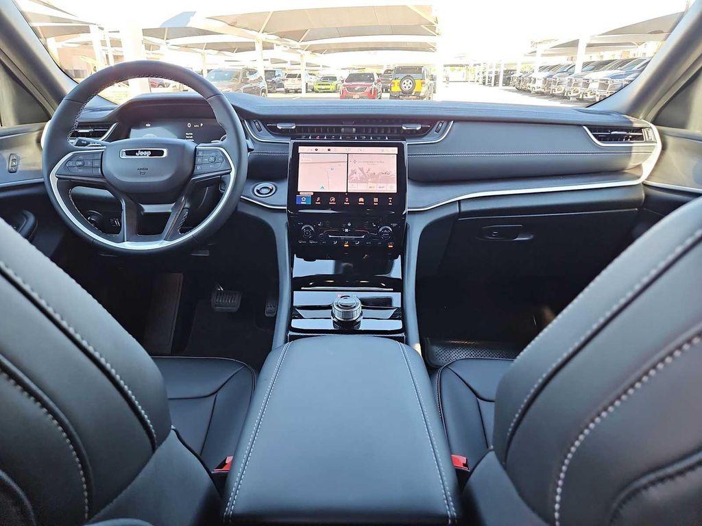 new 2025 Jeep Grand Cherokee car, priced at $45,910