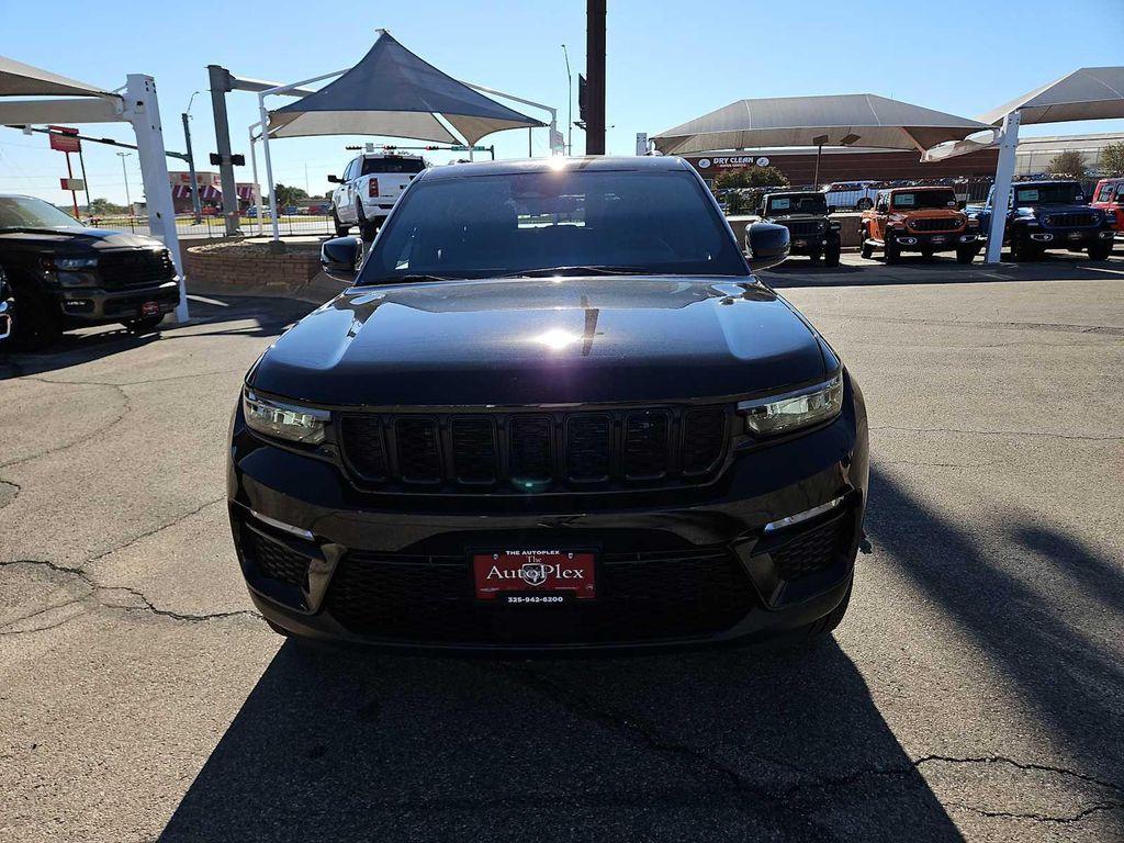 new 2025 Jeep Grand Cherokee car, priced at $45,910