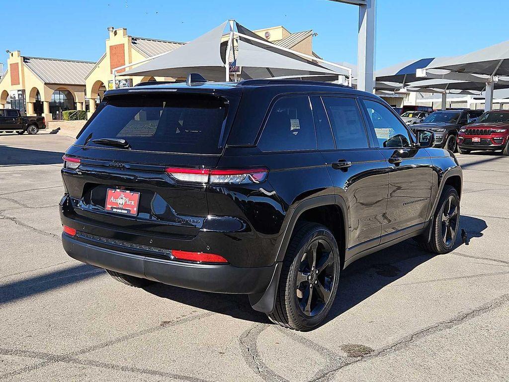 new 2025 Jeep Grand Cherokee car, priced at $45,910