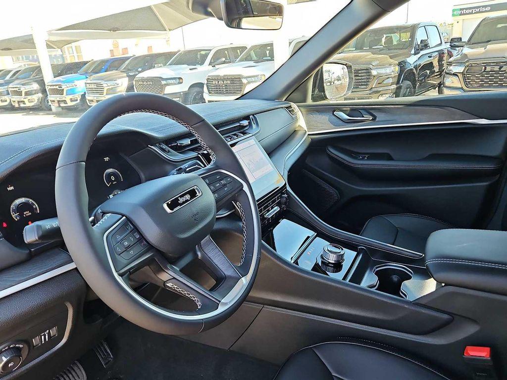 new 2025 Jeep Grand Cherokee car, priced at $45,910