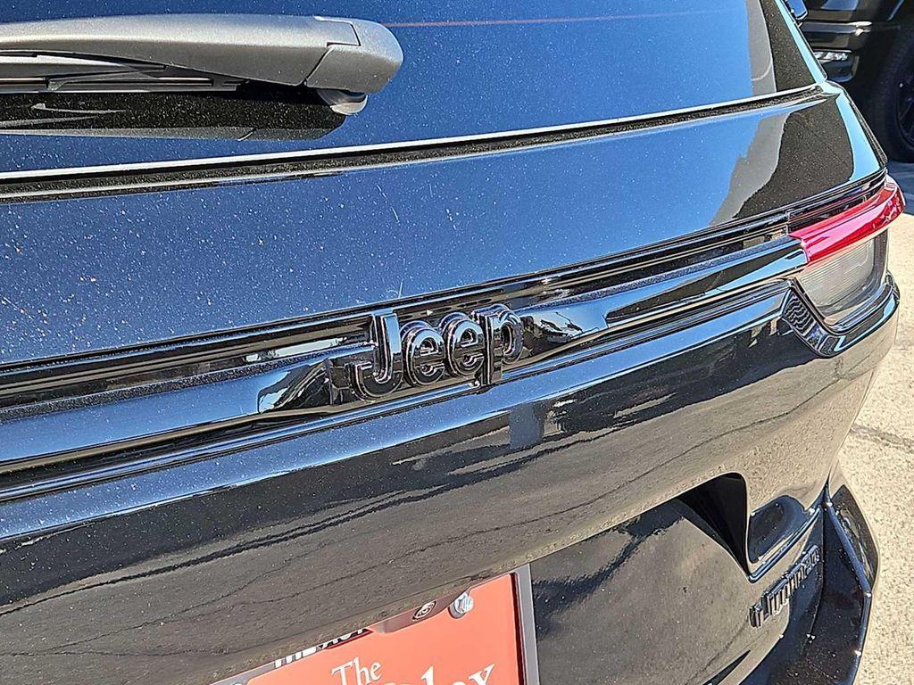 new 2025 Jeep Grand Cherokee car, priced at $45,910