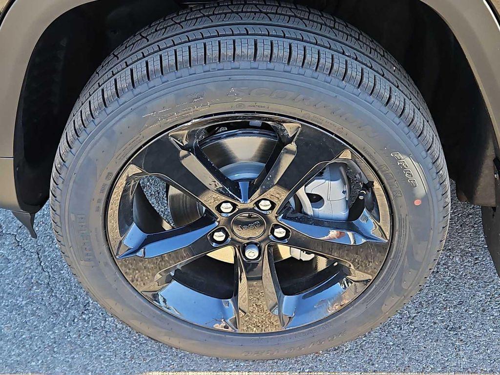 new 2025 Jeep Grand Cherokee car, priced at $45,910