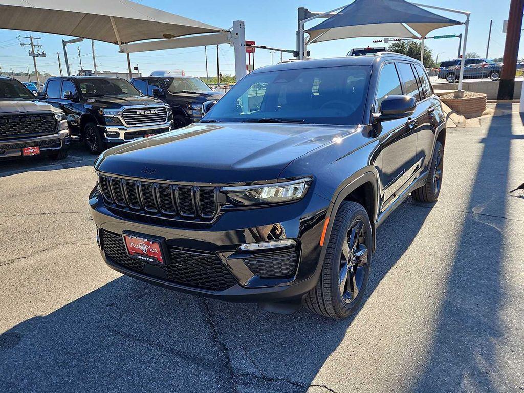 new 2025 Jeep Grand Cherokee car, priced at $45,910