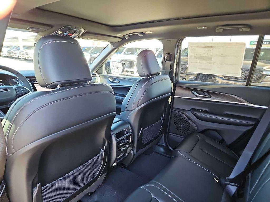 new 2025 Jeep Grand Cherokee car, priced at $45,910