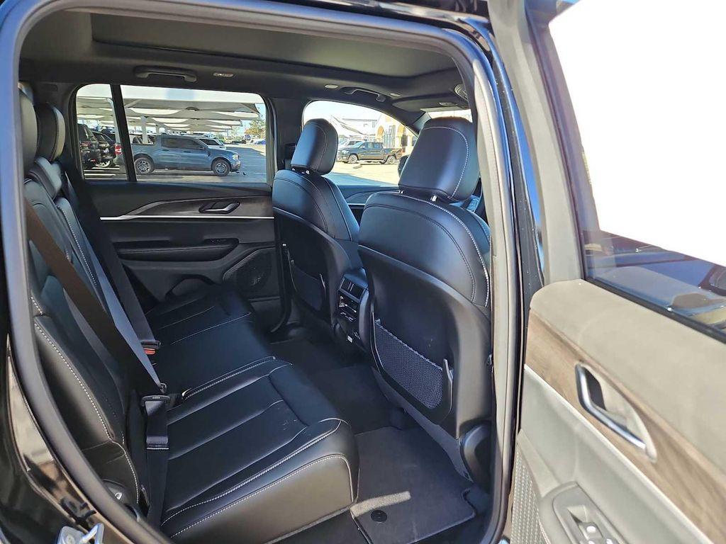 new 2025 Jeep Grand Cherokee car, priced at $45,910