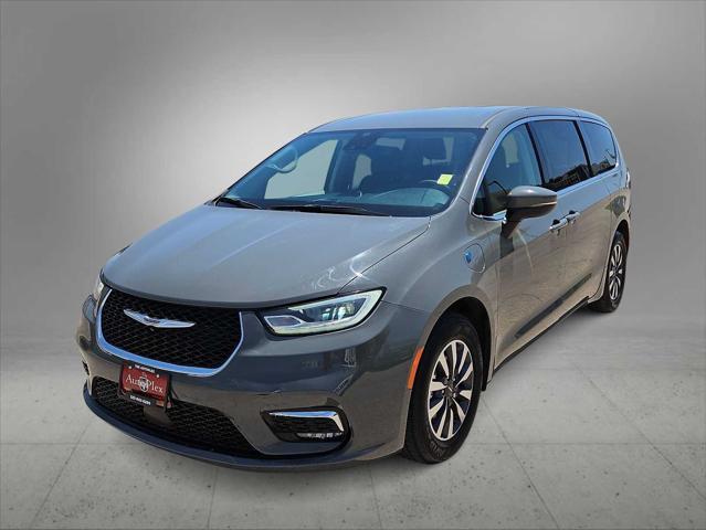 used 2023 Chrysler Pacifica Hybrid car, priced at $31,494