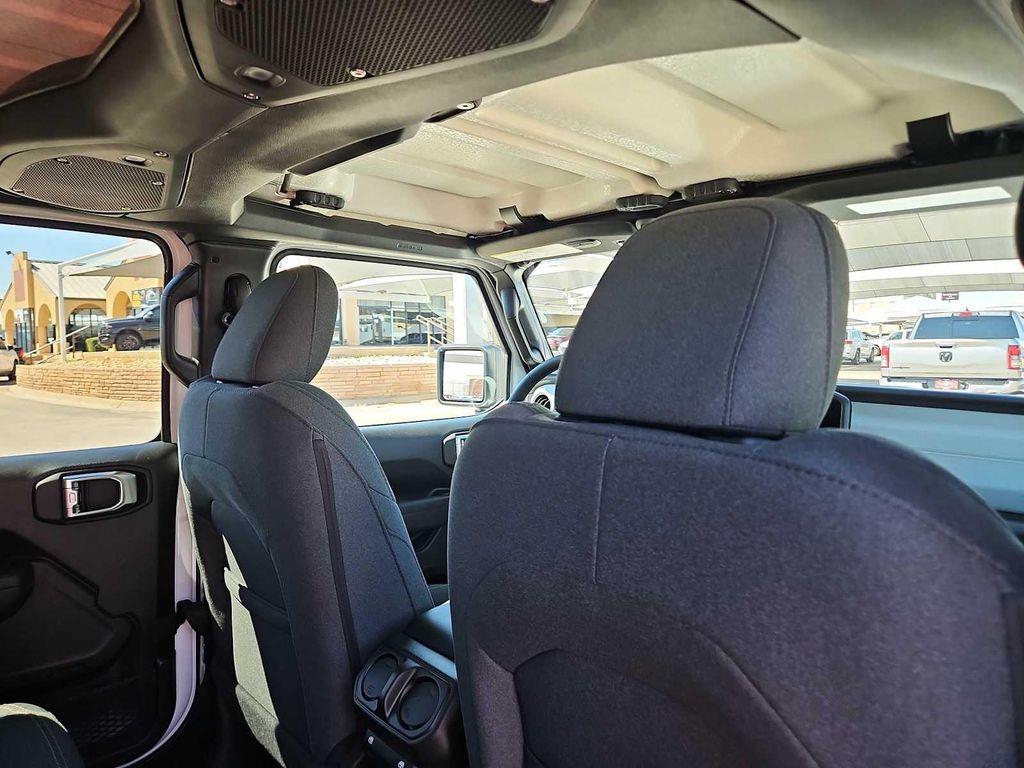 new 2025 Jeep Wrangler car, priced at $46,250