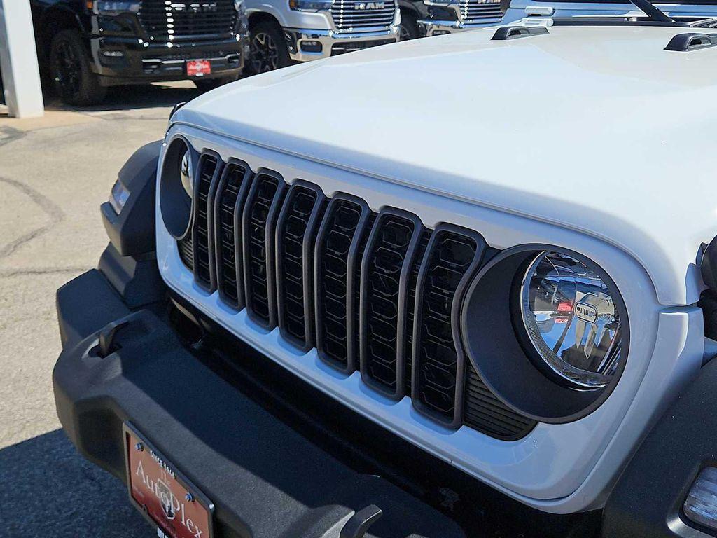 new 2025 Jeep Wrangler car, priced at $46,250