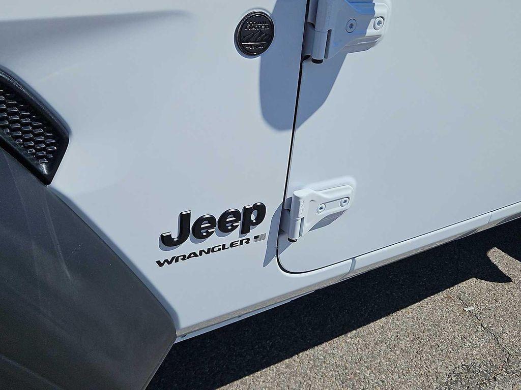 new 2025 Jeep Wrangler car, priced at $46,250