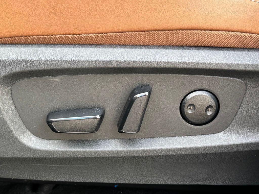 used 2025 Nissan Pathfinder car, priced at $46,300