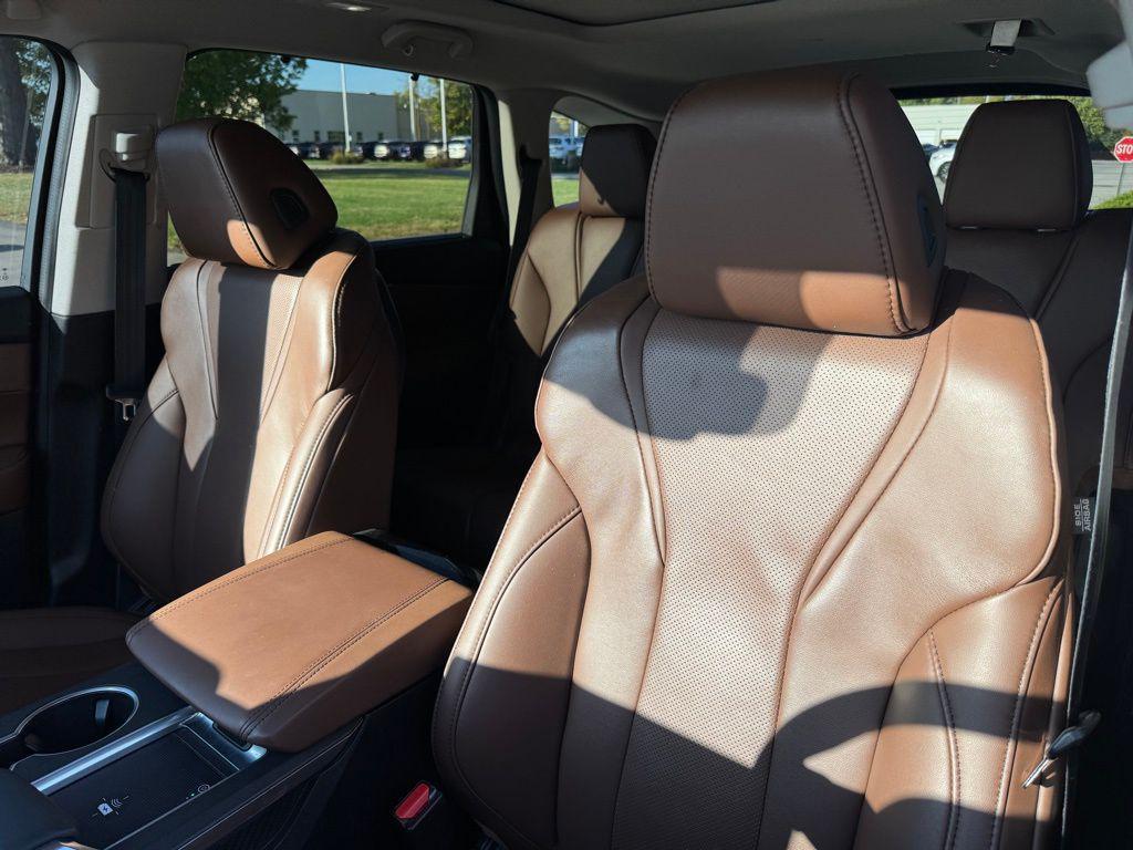 used 2023 Acura MDX car, priced at $32,600