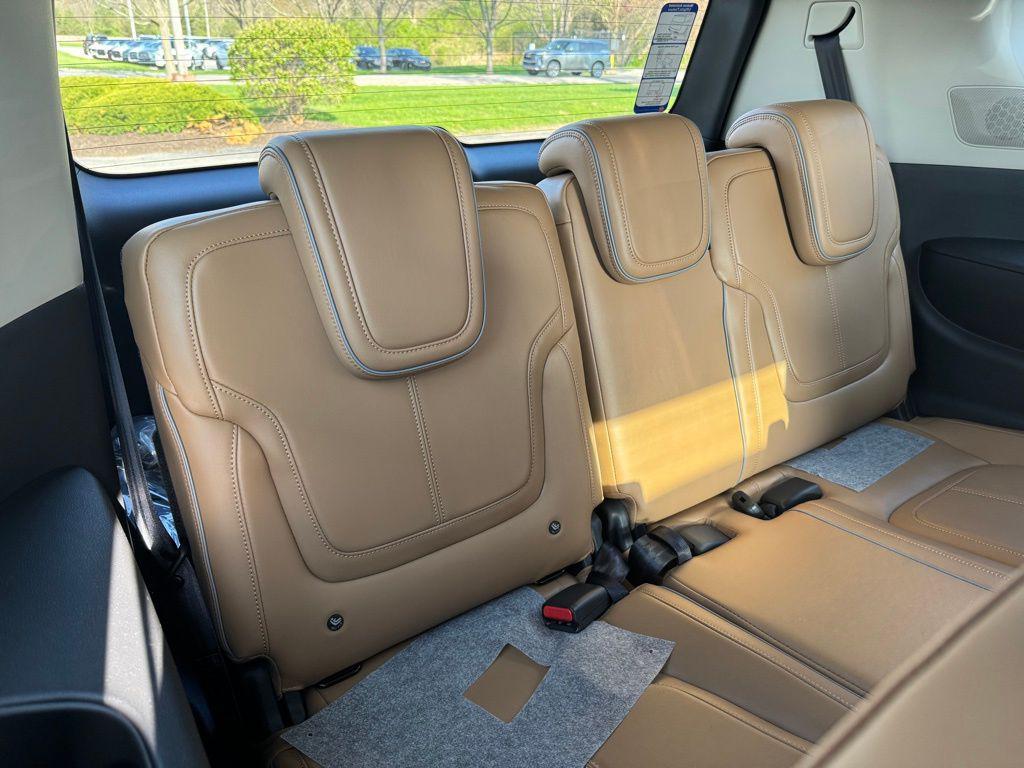 new 2025 INFINITI QX80 car, priced at $100,640