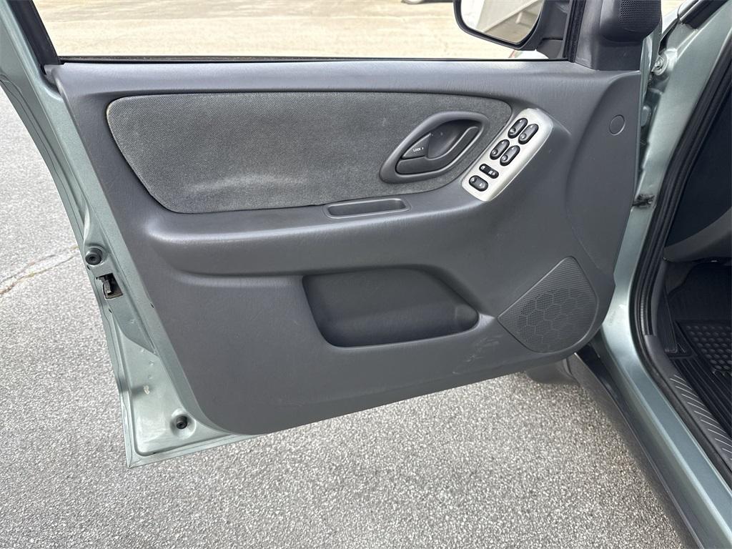 used 2003 Mazda Tribute car, priced at $5,800