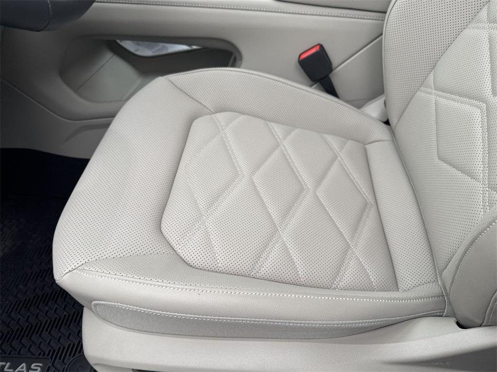 new 2025 Volkswagen Atlas car, priced at $46,967