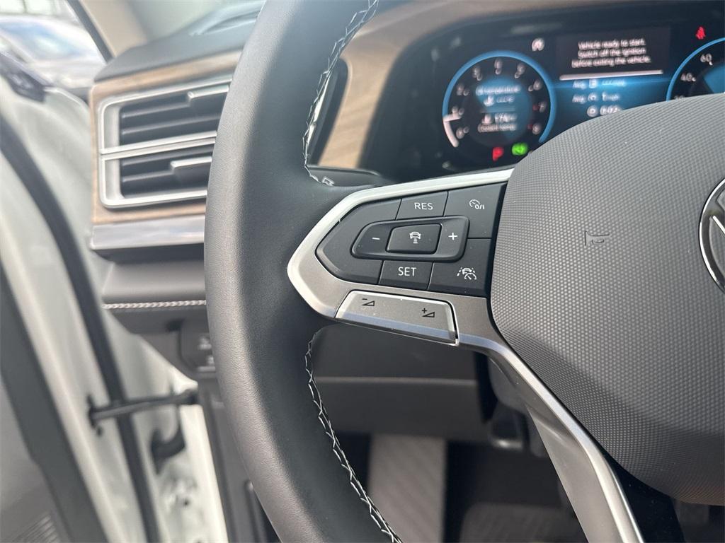 new 2025 Volkswagen Atlas car, priced at $45,630