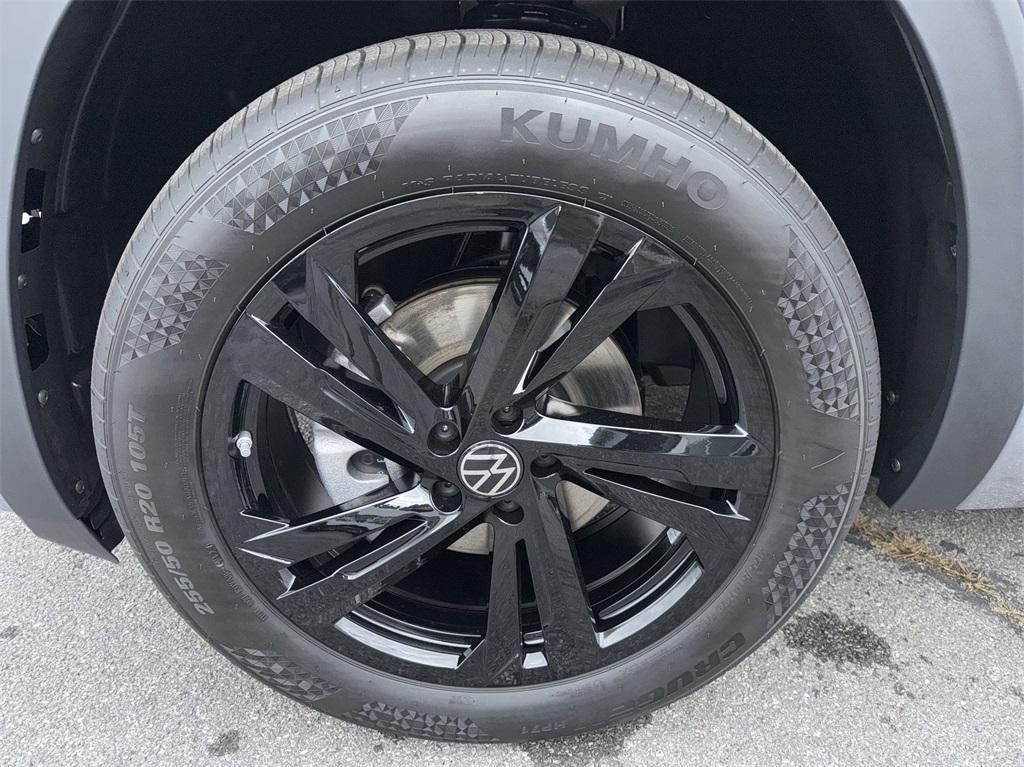 new 2025 Volkswagen Atlas Cross Sport car, priced at $51,655