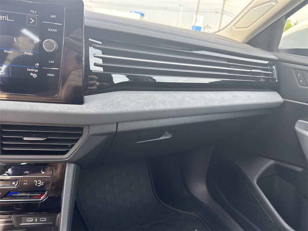 new 2025 Volkswagen Jetta car