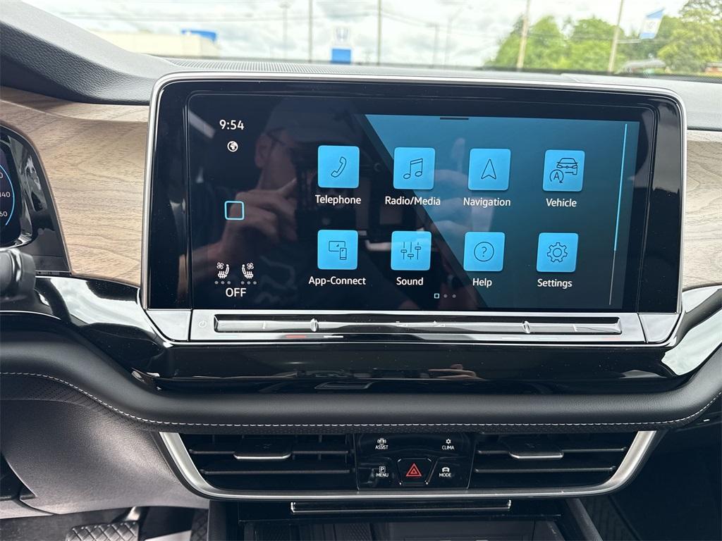 new 2025 Volkswagen Atlas car, priced at $49,282
