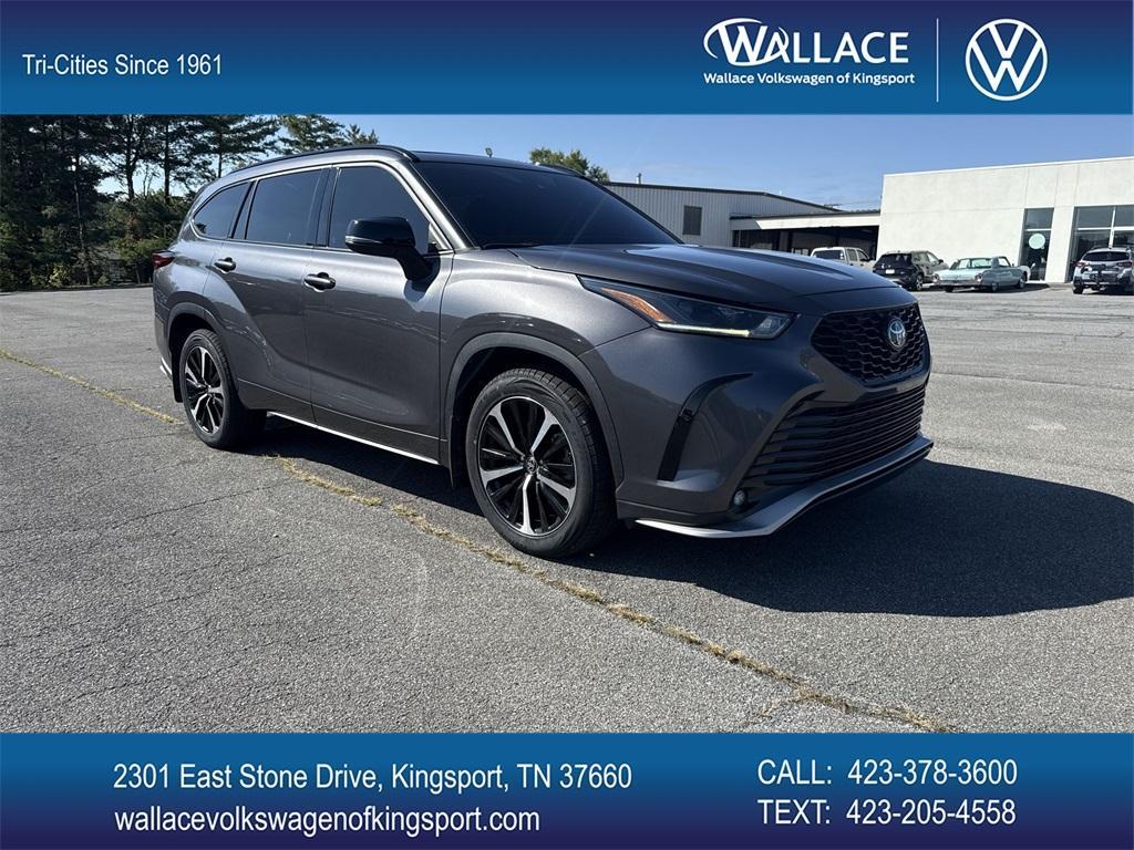 used 2021 Toyota Highlander car, priced at $31,900