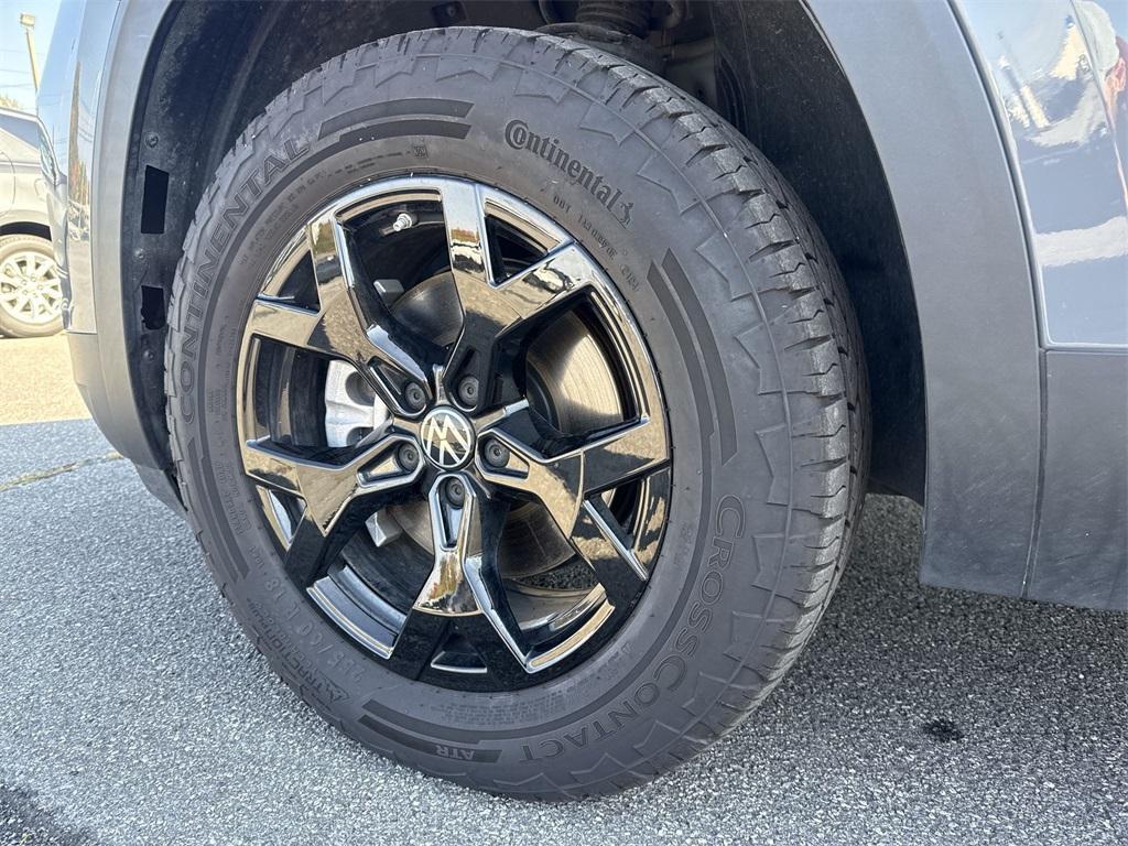 used 2024 Volkswagen Atlas car, priced at $37,900