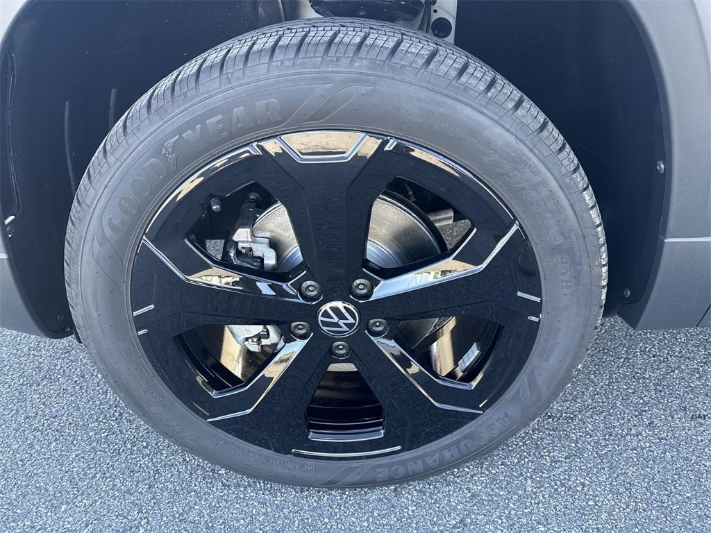 new 2025 Volkswagen Taos car, priced at $34,012