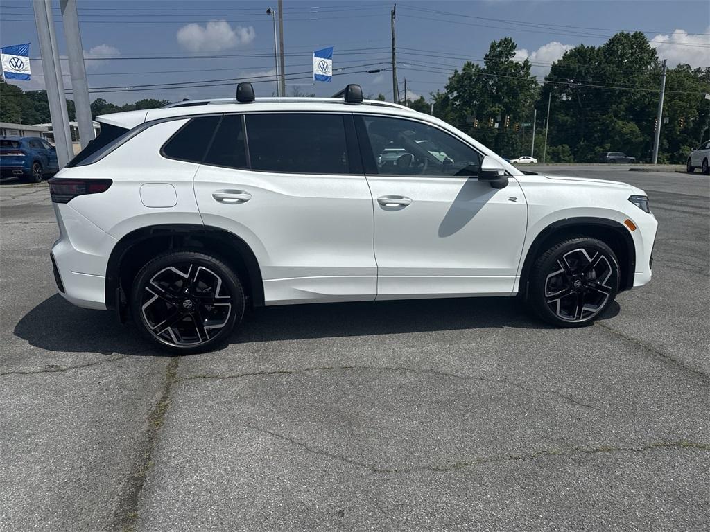 new 2025 Volkswagen Tiguan car, priced at $43,122