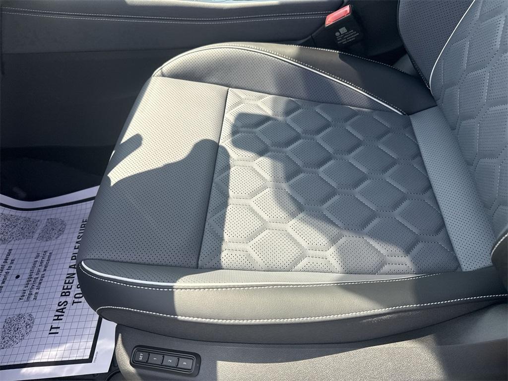new 2025 Volkswagen Tiguan car, priced at $43,122