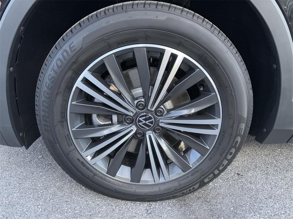 new 2024 Volkswagen Tiguan car, priced at $35,930