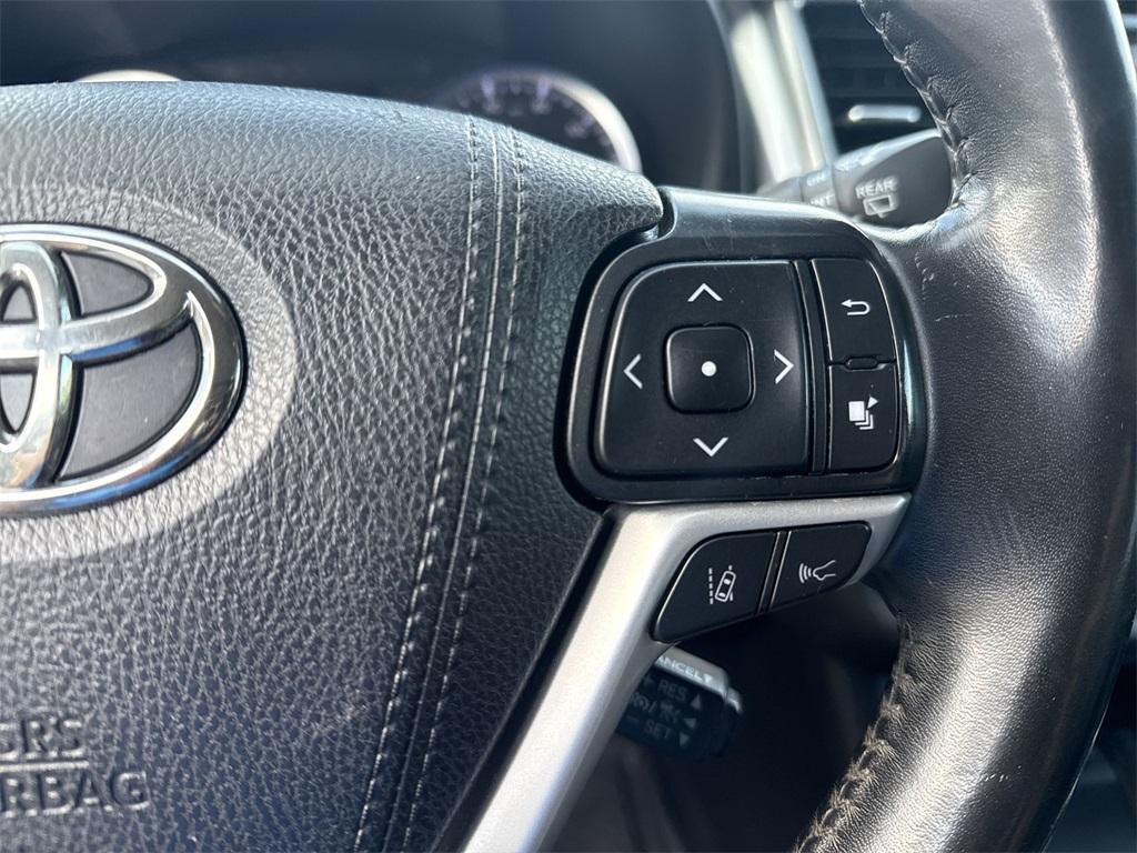 used 2019 Toyota Highlander car, priced at $28,900
