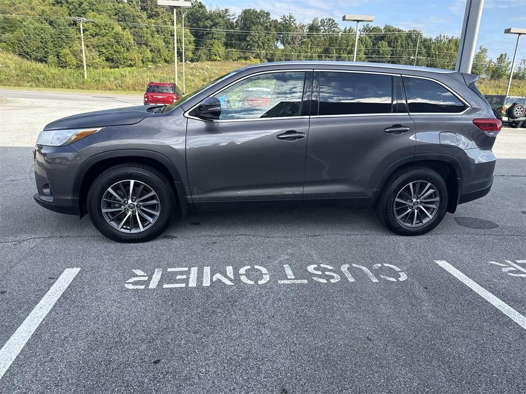 used 2019 Toyota Highlander car, priced at $28,900